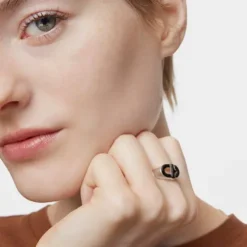Anel carimbo em prata e esmalte preto TOUS MANIFESTO