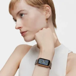 Relógio smartwatch com bracelete em aço e caixa de alumínio na cor IPG dourado TOUS T-Band Mesh