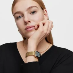 Relógio smartwatch com bracelete em aço IPG dourado e caixa de alumínio na cor IPG dourado TOUS T-Band Mesh